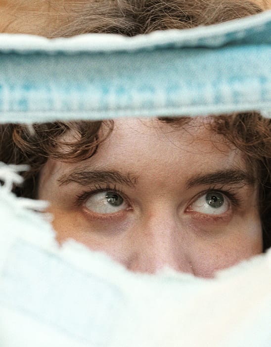 Alicia Minnaard looking up